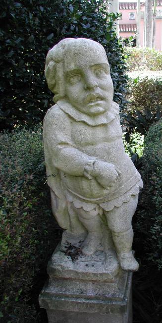 Dwarf with beret and cape