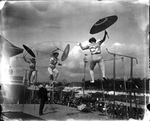 The Ernisto Sisters Performing