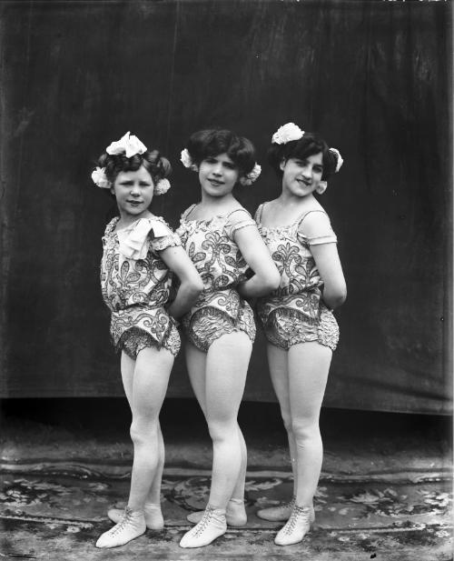 Portrait of the Illeson sisters
