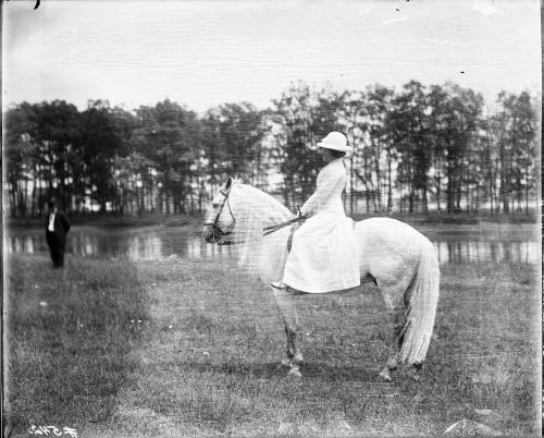 Ella Bradna