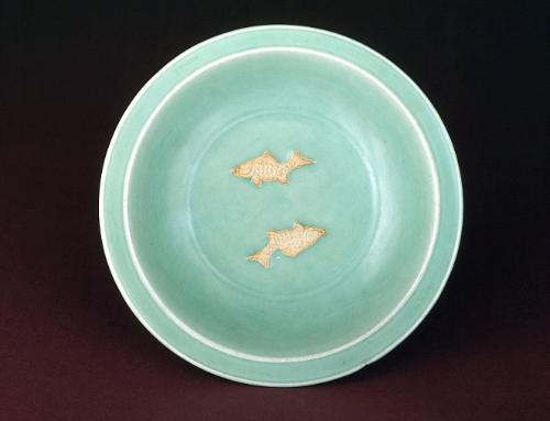 Dish with two unglazed carp