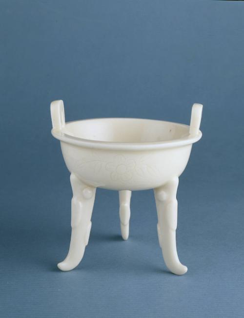 Water pot in the form of a ritual bronze (jue)