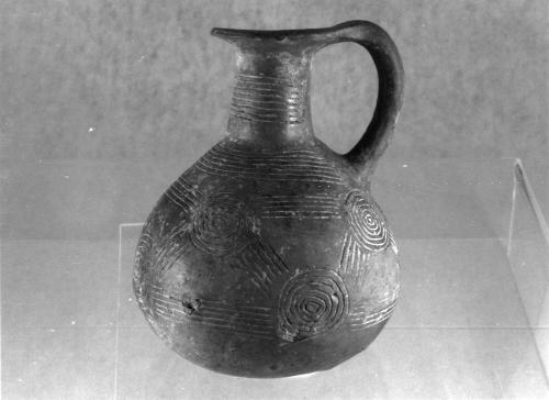 Juglet with round spout