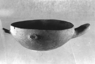 Bowl with horizontal handle
