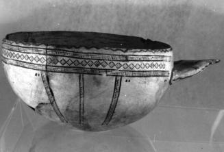 Bowl with horizontal handle