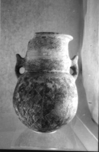 Amphora with string-hole projection