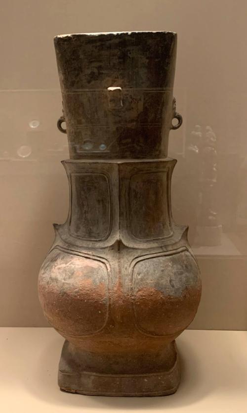 Ritual wine vessel decorated with panels and protruding handles and rings