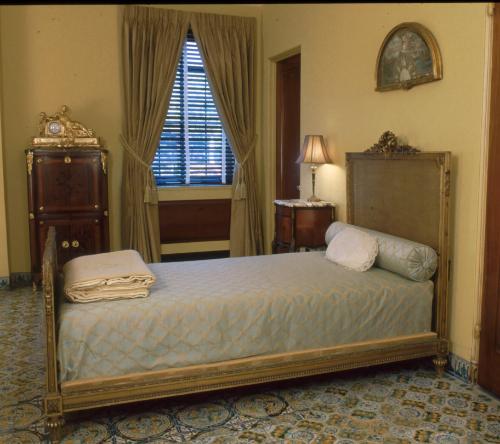 Single Giltwood Bed