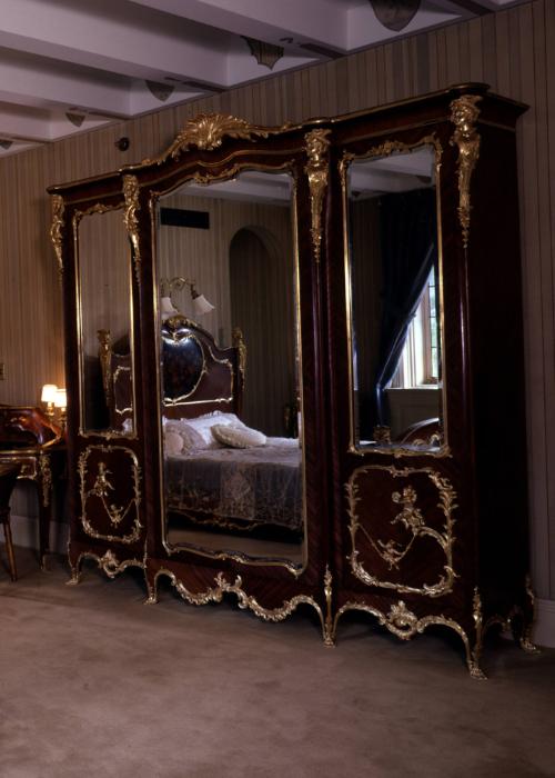 Louis XV Three Door Sandalwood Wardrobe