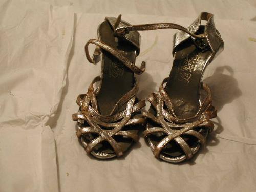 Ladies sandals worn by the Del-Raes