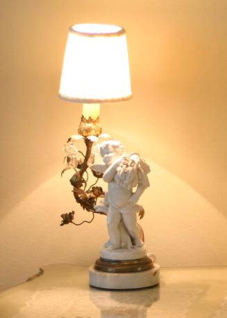 Putti and vine Lamp