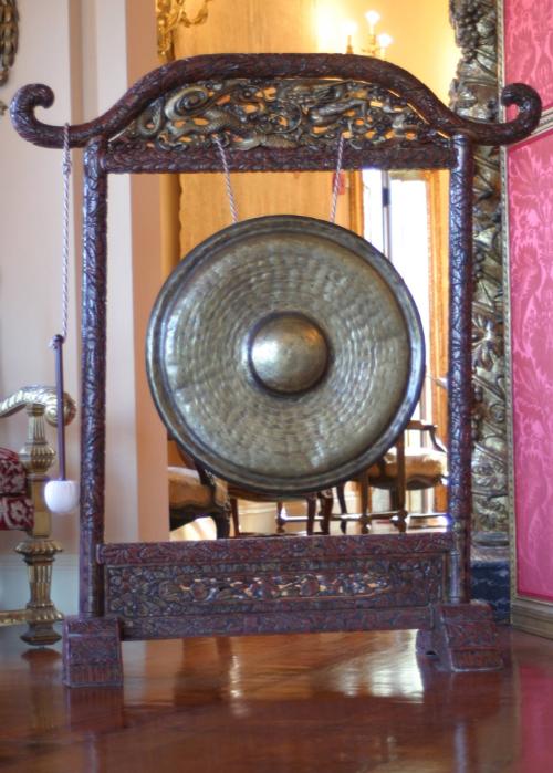 Gong with stand and mallet