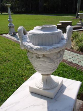 Putti Urn