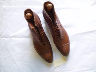 Brown low-top boots