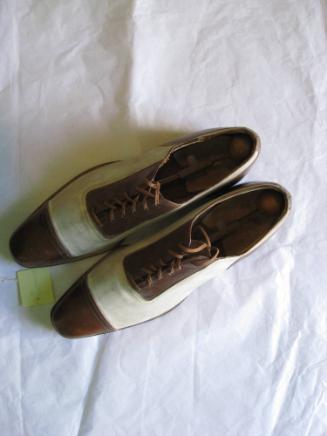 Shoe, pair