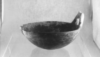 Bowl with horizontal handle