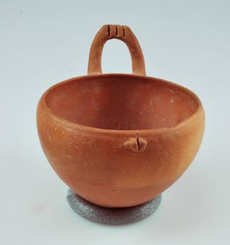 Bowl with horizontal handle