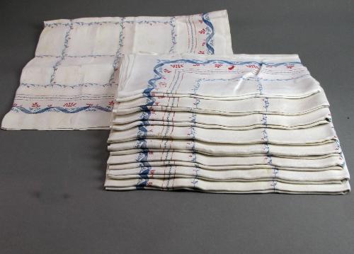 Set of 20 napkins embroidered with floral motifs