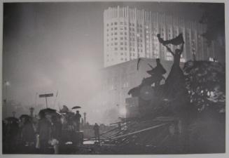 White House Beyond Barricades (National Revolution)