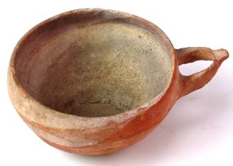 Bowl with horizontal handle