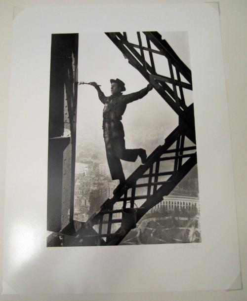 Painter on the Eiffel