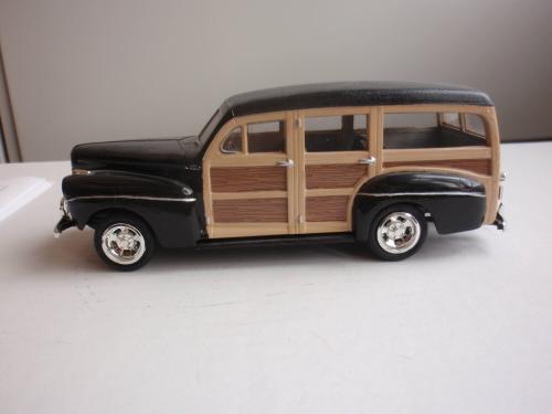1941 Ford Super Deluxe "Woodie" car from Ringling Brothers, Barnum and Bailey Circus Model Train