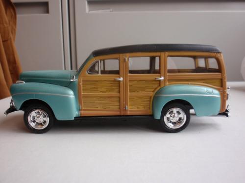 1941 Ford Super Deluxe "Woodie" car from Ringling Brothers, Barnum and Bailey Circus Model Train