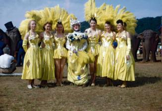 6 Female Performers with a clown