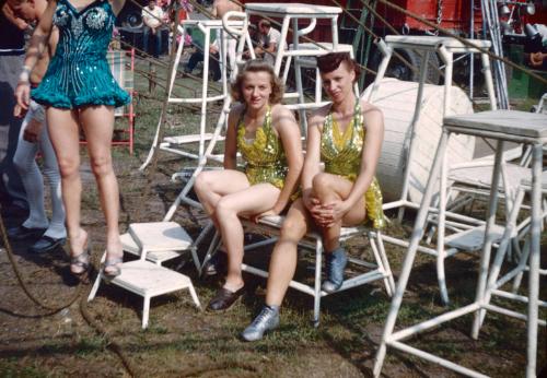 2 ladies in yellow costumes in BY