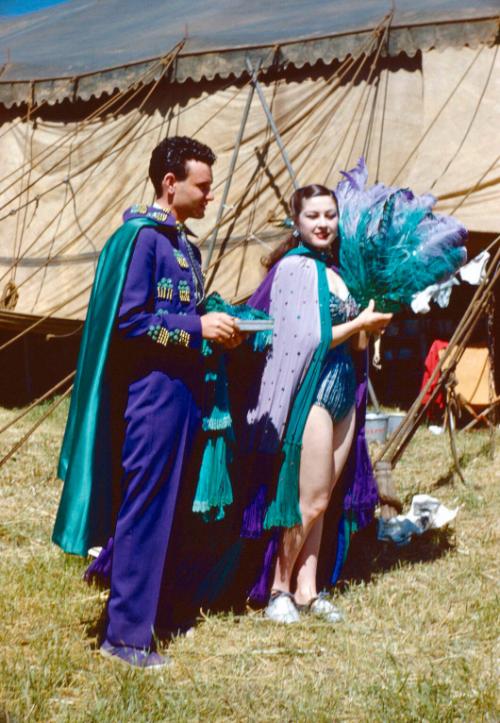 Juan Fuentes and Pinito del Oro in blue & purple garb