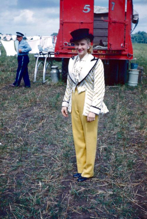 Marion Seifert in white and yellow garb