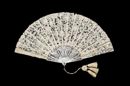 White Lace Fan