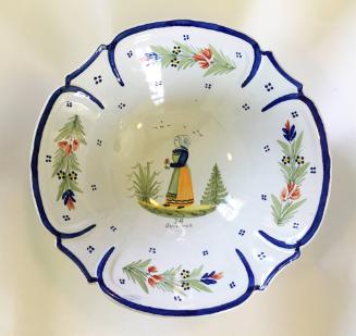 Footed bowl